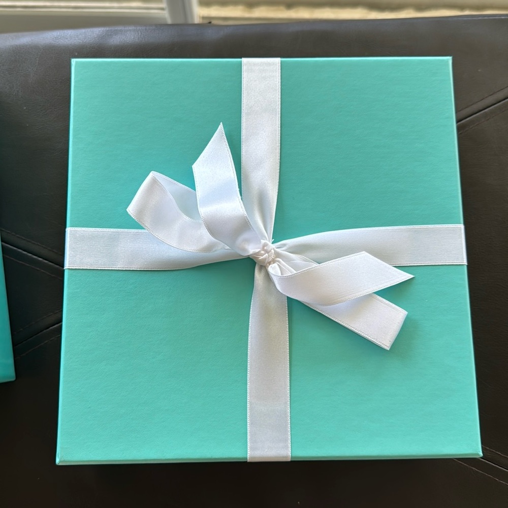 A Tiffany empty box that you can use for gift this coming holiday season.